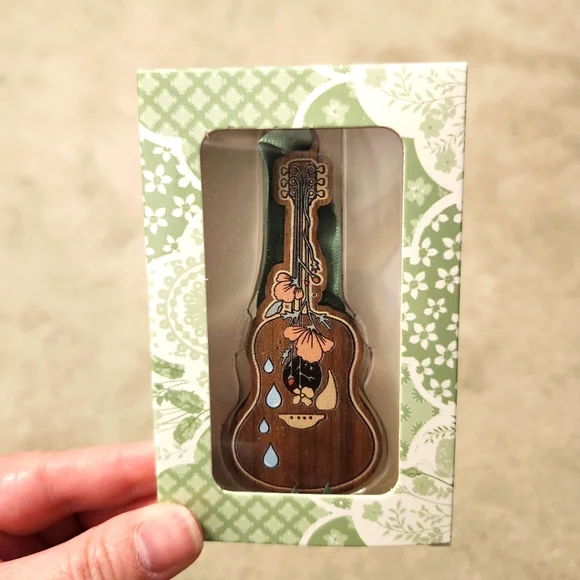 💚 Original Debut Guitar Ornament Taylor Swift Christmas - Picture 1 of 2